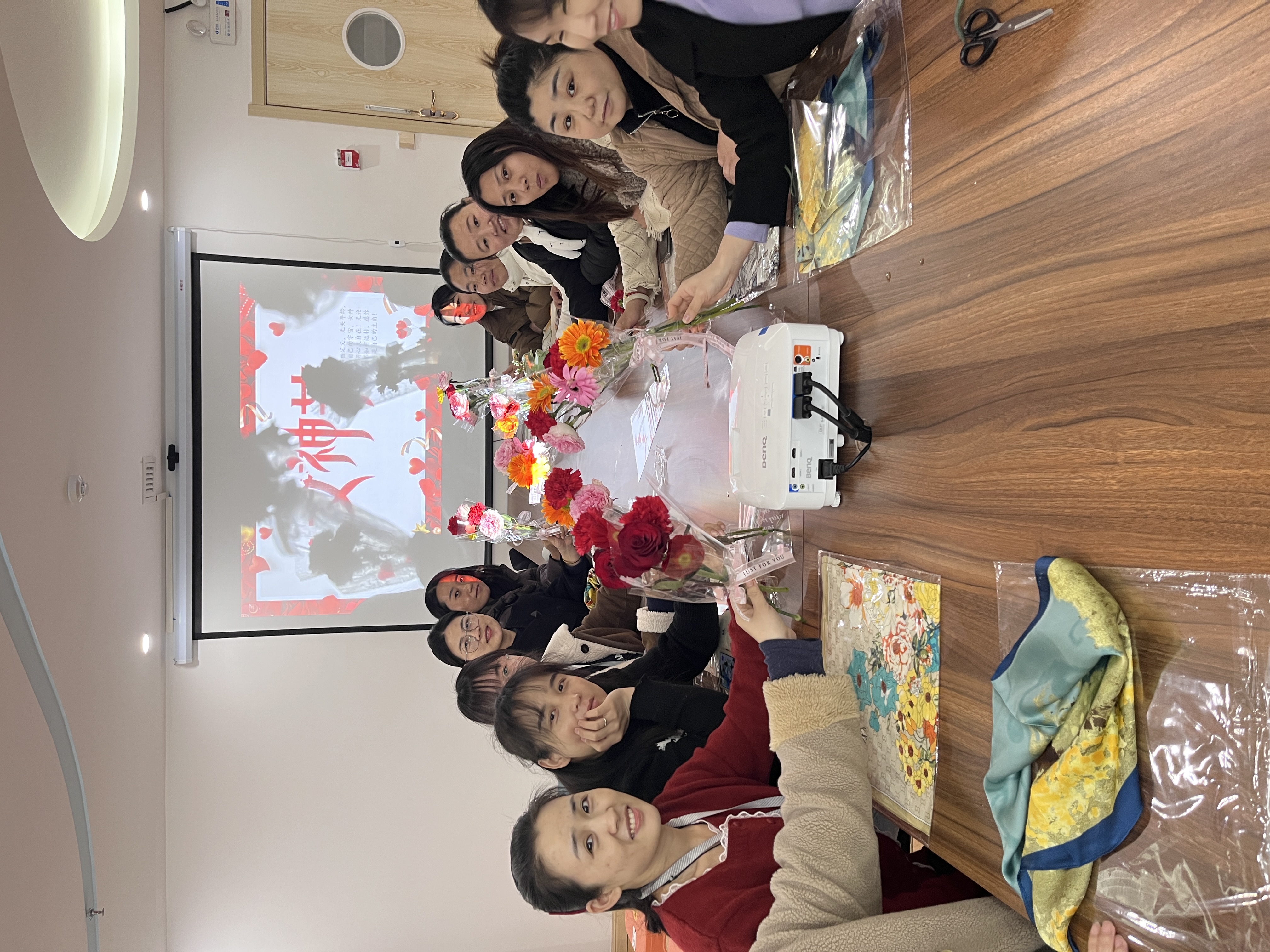 三月春光暖，巾帼绽芳华(图2)